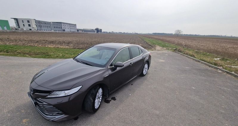 Toyota Camry cena 126000 przebieg: 64500, rok produkcji 2020 z Zdzieszowice małe 352